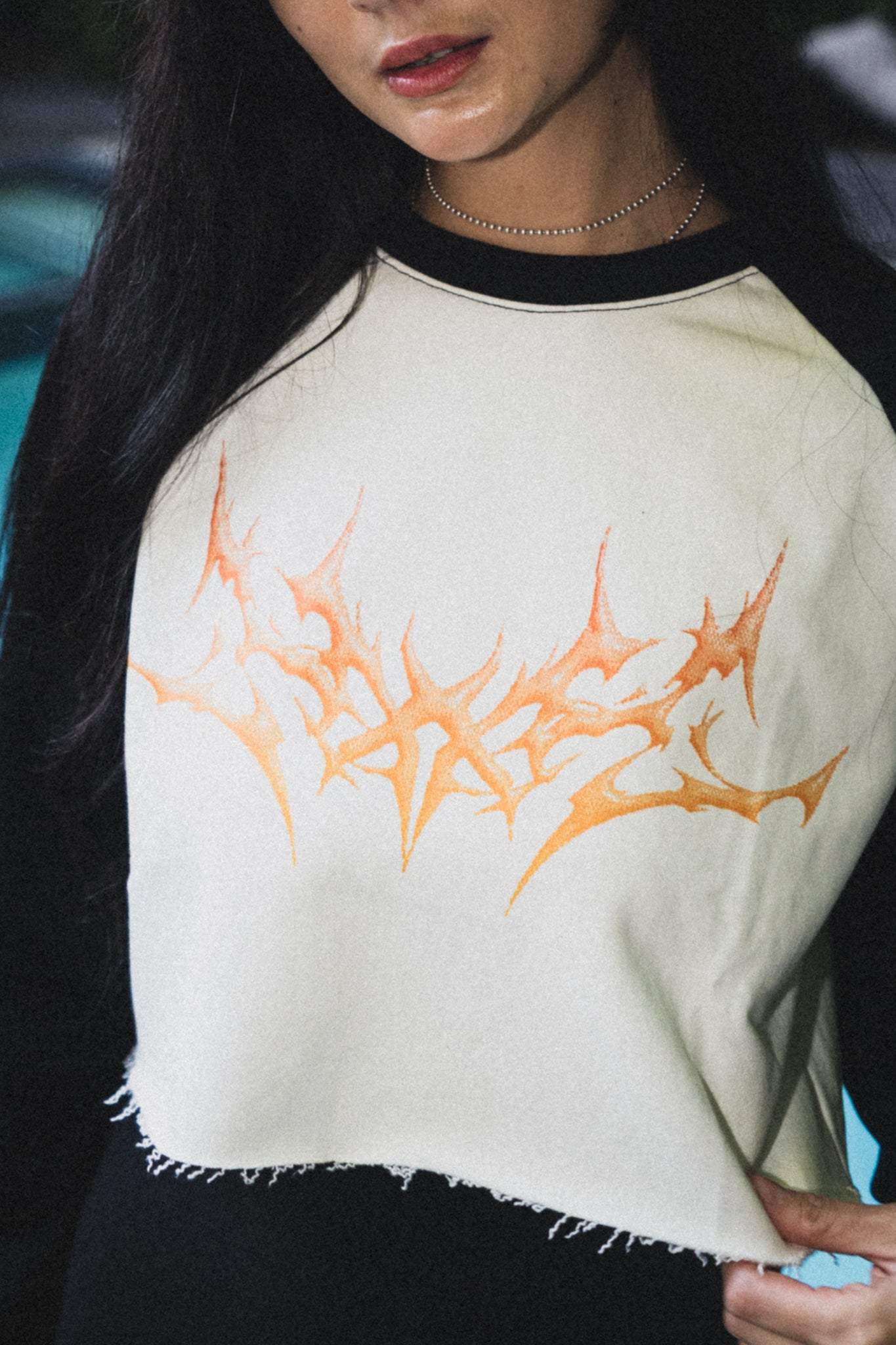 ASH CREST RAW HEM_CROPTOP [black, white + gray]